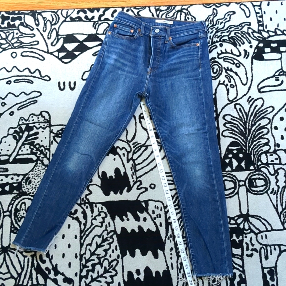 Levi's wedgie skinny jeans raw hem
